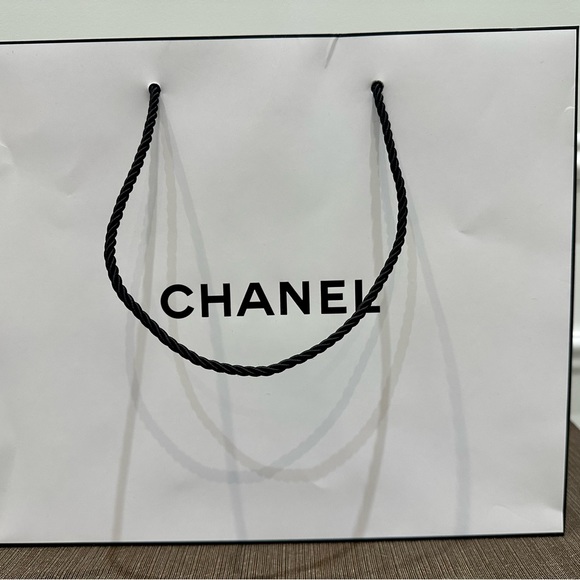 Authentic CHANEL gift bag with gift box - Picture 8 of 11